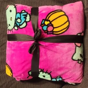 NWT Hello Kitty Pink Halloween Frankenstein & Pumpkins Plush Blanket - Twin Size